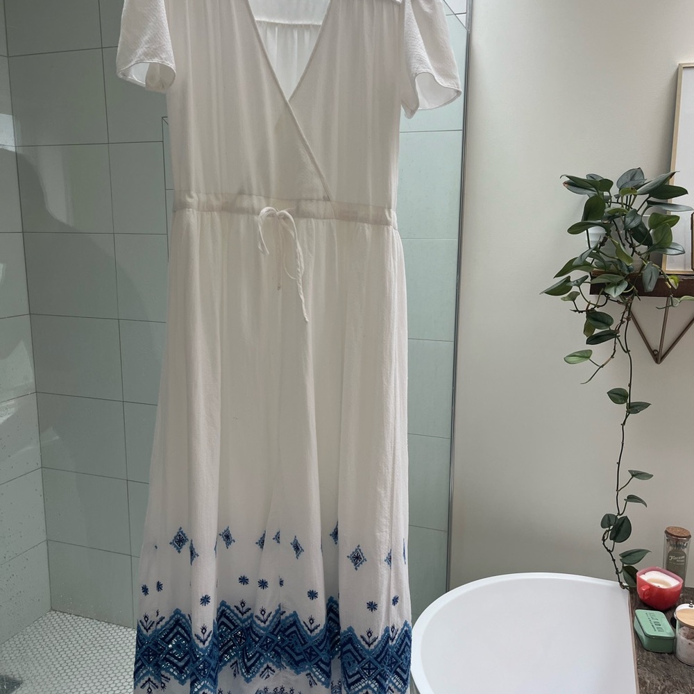 Christy Dawn ‘The Dawn’ White with blue embroidery
